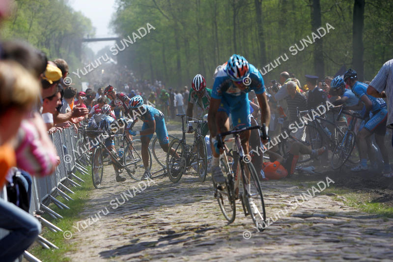 Crash at Arenberg003p.jpg